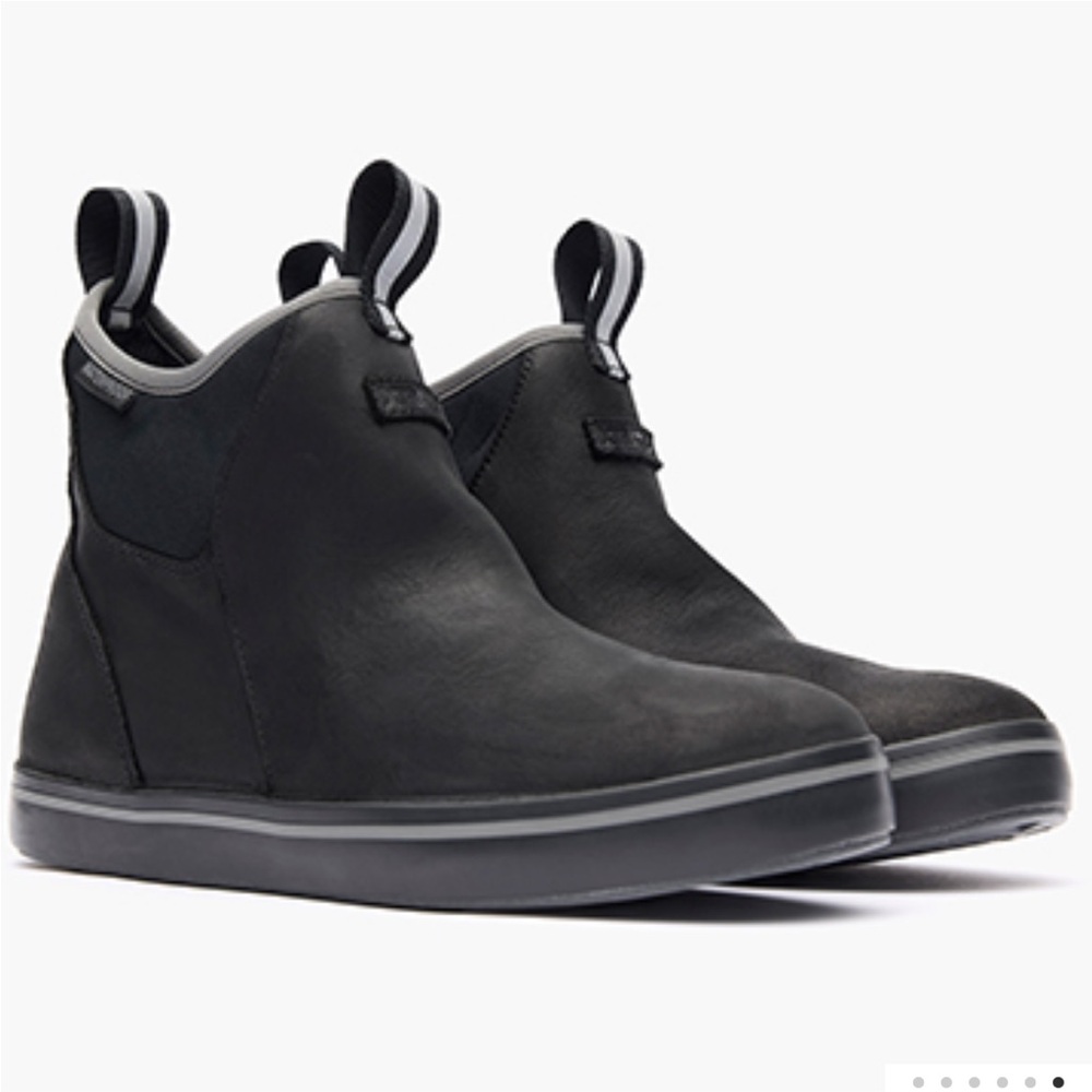 Xtratuf Women's leather 6-inch ankle deck boots black size 8